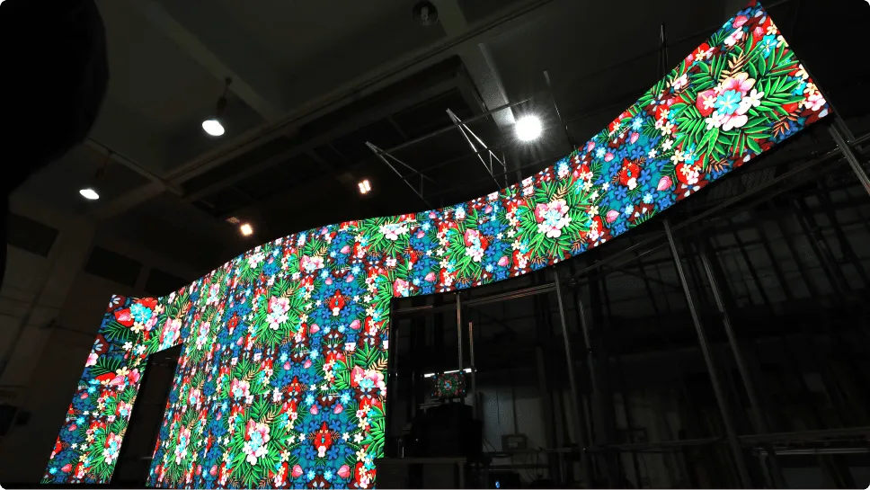 Seamless Curved LED Vision Wall to Create an Immersive Space.